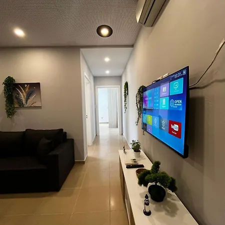 Cattleya * Golem (Tirana)